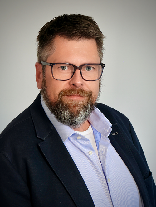 <p><strong>Carsten Weiner</strong><br /> Vorstand / CEO<br /> Telefon: +49 2151 72 95 -0<br /> E-Mail:&nbsp;<a href="mailto:c.weiner@ues-ag.net">c.weiner@ues-ag.net</a></p>